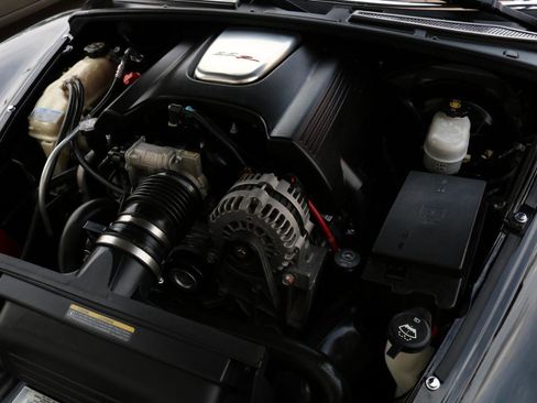 Used 2004 Chevrolet SSR w/ Preferred Equipment Group RWD image 50