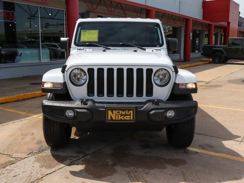 Used 2021 Jeep Wrangler Unlimited Sahara image 3