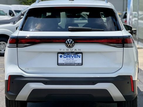 Used 2025 Volkswagen Tiguan SE FWD image 5
