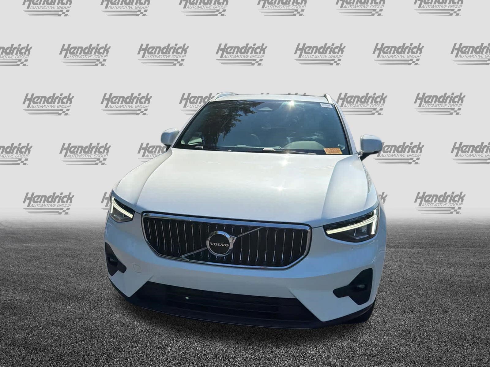 Used 2023 Volvo XC40 B5 Plus w/ Protection Package Premier AWD/4WD image 6