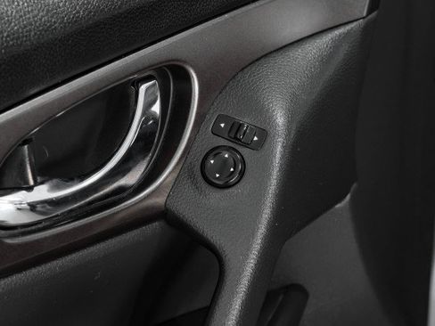 Used 2016 Nissan Rogue S AWD/4WD image 38