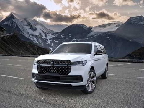 New 2026 Lincoln Navigator L Black Label AWD/4WD image 2
