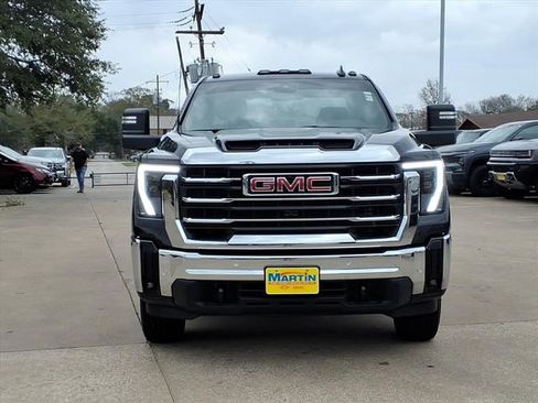 Used 2025 GMC Sierra 2500 SLE image 2