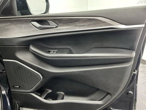 Used 2023 Jeep Grand Cherokee 4WD 4xe image 14