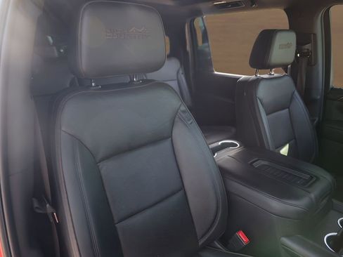 Used 2024 Chevrolet Suburban High Country AWD/4WD image 33