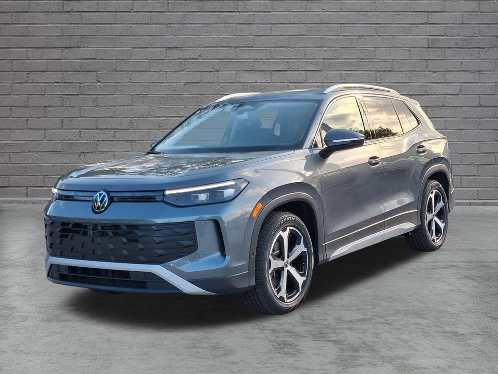 New 2026 Volkswagen Tiguan SE FWD image 3