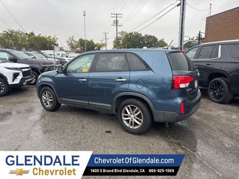 Used 2014 Kia Sorento LX image 4