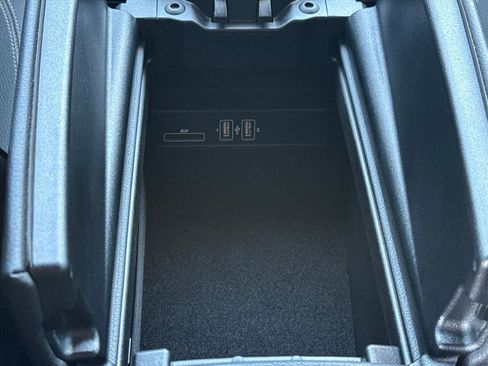 Used 2017 Mercedes-Benz E 300 4MATIC image 21