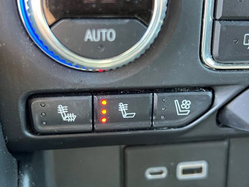 Used 2022 GMC Yukon AT4 AWD/4WD image 19