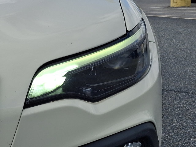 Used 2019 Jeep Cherokee Trailhawk AWD/4WD image 9