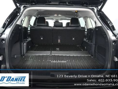 Used 2023 Toyota Highlander XLE AWD/4WD image 40