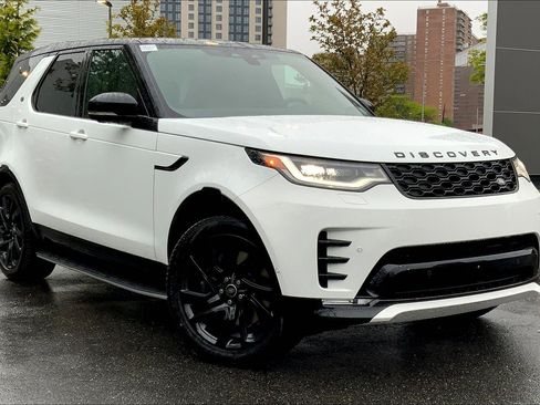 New 2025 Land Rover Discovery Dynamic SE image 2