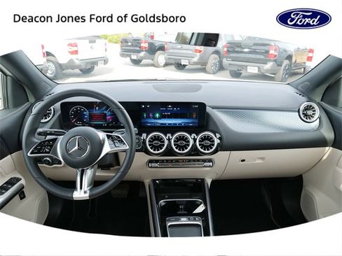 Used 2025 Mercedes-Benz GLA 250 image 18