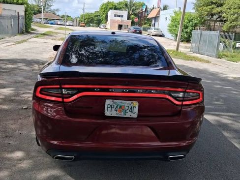 Used 2019 Dodge Charger SXT w/ Blacktop Package RWD image 6