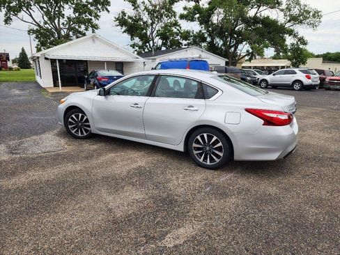 Used 2017 Nissan Altima 2.5 SL w/ Moonroof Package FWD image 8