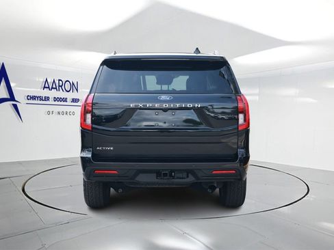 Used 2025 Ford Expedition Active AWD/4WD image 3