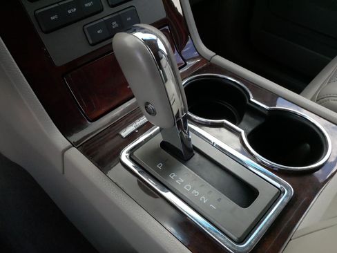Used 2014 Lincoln Navigator 4WD image 24