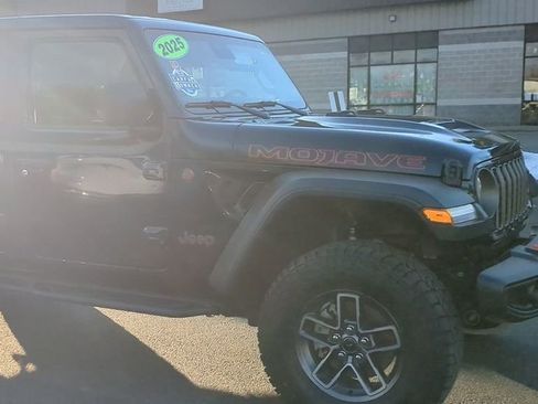 Used 2025 Jeep Gladiator Mojave w/ Convenience Group image 7