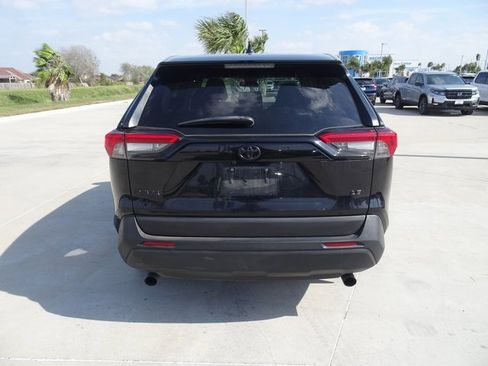 Used 2022 Toyota RAV4 LE image 5