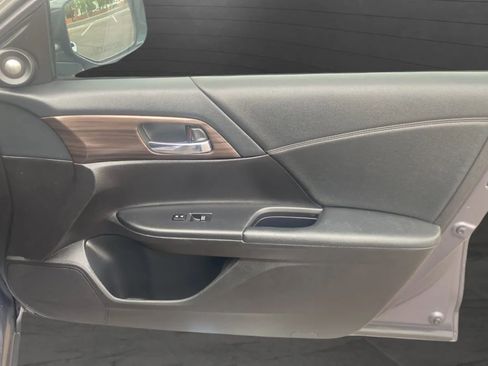 Used 2017 Honda Accord EX-L image 9