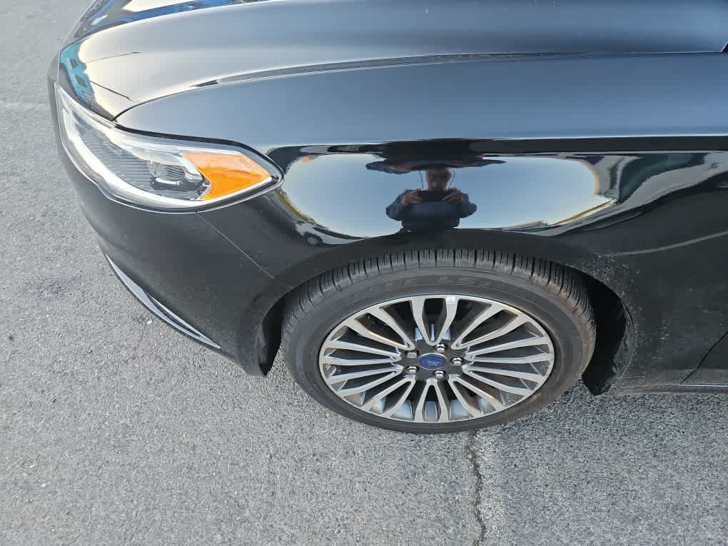 Used 2017 Ford Fusion SE w/ Fusion SE Technology Package FWD image 3