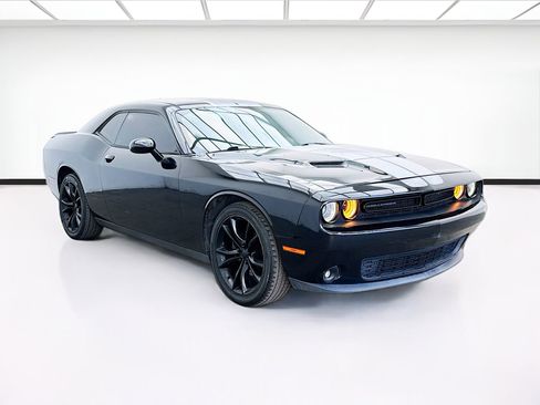 Used 2016 Dodge Challenger SXT w/ Blacktop Package image 3