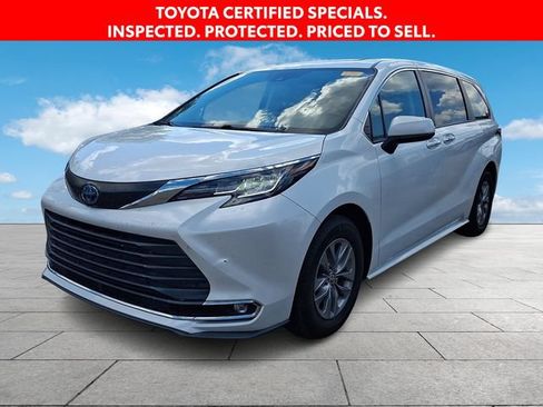 Certified 2023 Toyota Sienna XLE FWD image 4