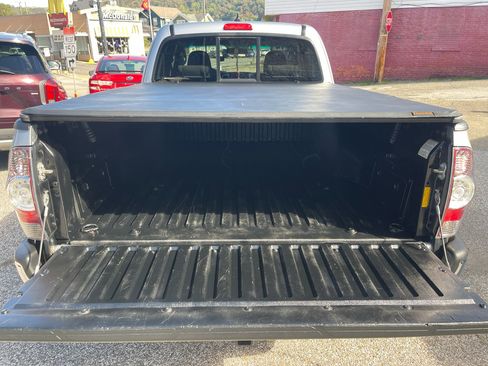 Used 2014 Toyota Tacoma 4x4 Access Cab image 5
