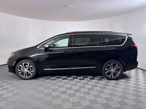 New 2026 Chrysler Pacifica Pinnacle image 15