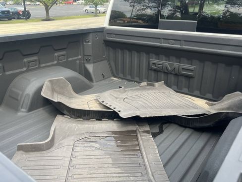 Used 2022 GMC Sierra 1500 SLT image 11