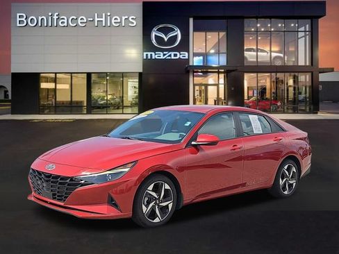 Used 2023 Hyundai Elantra SEL w/ Convenience Package FWD image 2