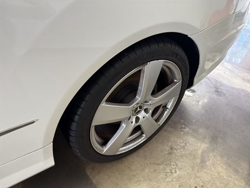 Used 2010 Mercedes-Benz E 550 Coupe image 11