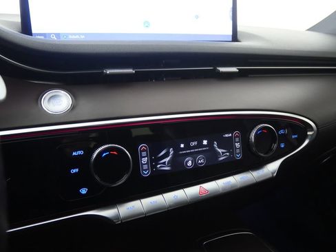 Used 2022 Genesis GV70 2.5T w/ Advanced Package image 26