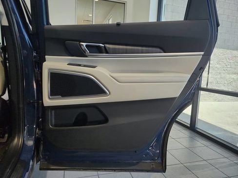 Certified 2024 Kia Telluride EX w/ EX Captain's Chair Package FWD image 29