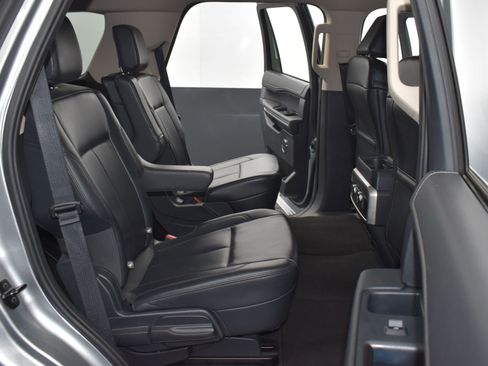 Used 2024 Ford Expedition XLT image 26