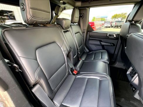 Used 2025 Ford Bronco Outer Banks image 21