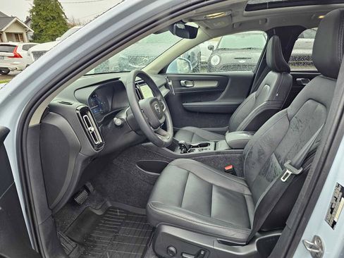Certified 2025 Volvo XC40 B5 Core w/ Protection Package Premier image 23