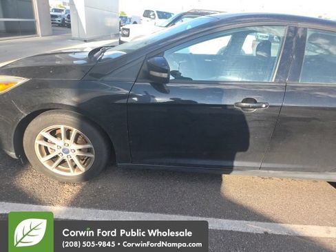 Used 2015 Ford Focus SE FWD image 12