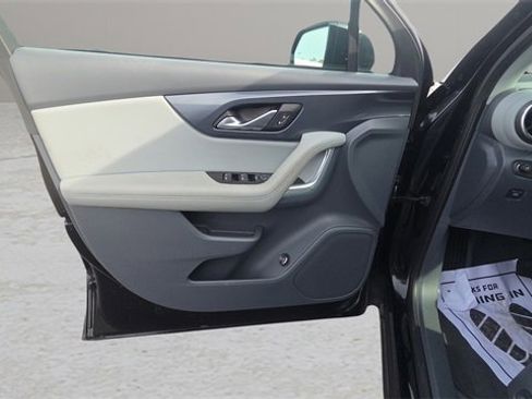 Used 2021 Chevrolet Blazer LT image 32