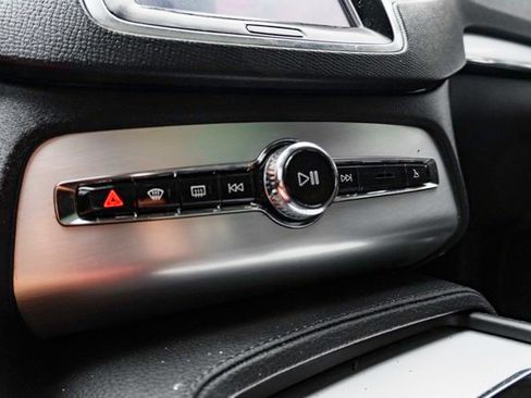 Used 2018 Volvo XC90 T5 Momentum w/ Convenience Package image 17