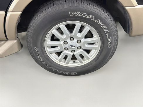 Used 2014 Ford Expedition XLT w/ Equipment Group 202A RWD image 11