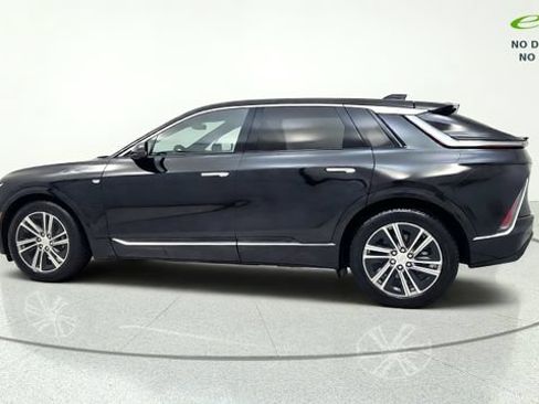 Used 2025 Cadillac Lyriq Luxury AWD/4WD image 5