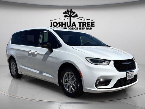 Used 2024 Chrysler Pacifica Touring-L FWD image 1