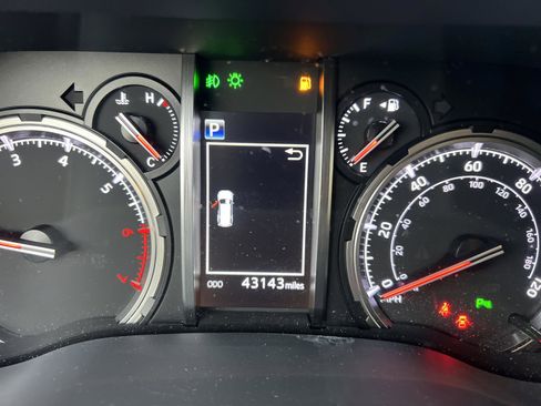 Used 2020 Toyota 4Runner Nightshade w/ Phone Cable & Charge Package image 17