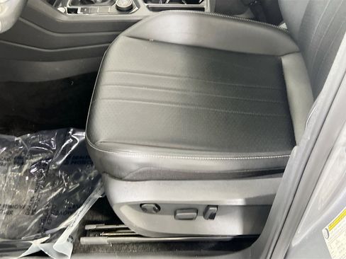 Used 2022 Volkswagen Tiguan SE image 18