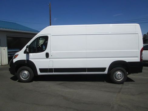 Used 2026 RAM ProMaster 2500 w/ Convenience Group FWD image 2