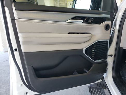 New 2026 Jeep Grand Wagoneer L Limited AWD/4WD image 13