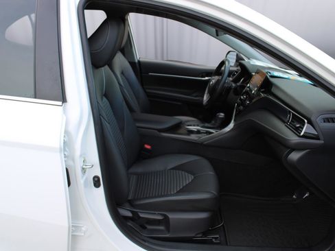 Used 2022 Toyota Camry SE image 34