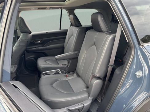 Used 2024 Toyota Grand Highlander Limited image 32