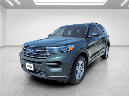 Used 2023 Ford Explorer XLT AWD/4WD image 5